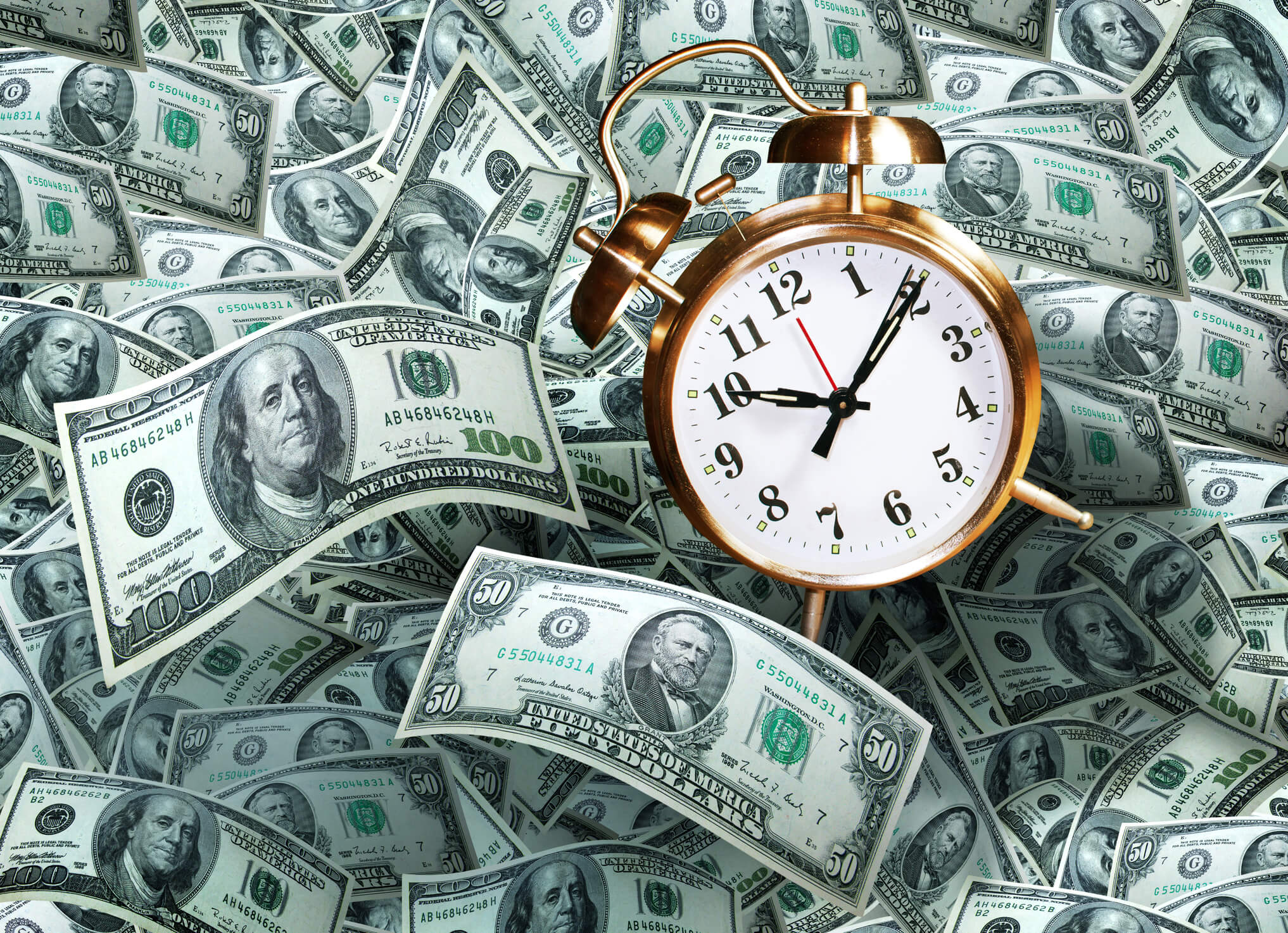 Подкаст время и деньги. Часы и деньги. Время - деньги. Экономия времени и денег. Фон время деньги.
